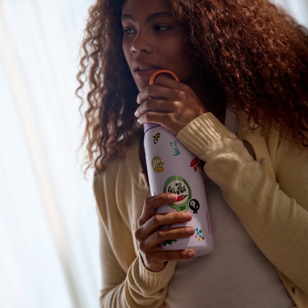 Owala UO Exclusive FreeSip 32oz Water Bottle Dear Daisy